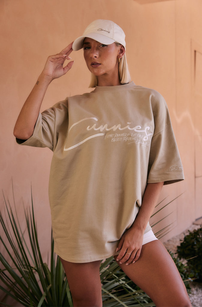 Cunnies Script Tee - Malt