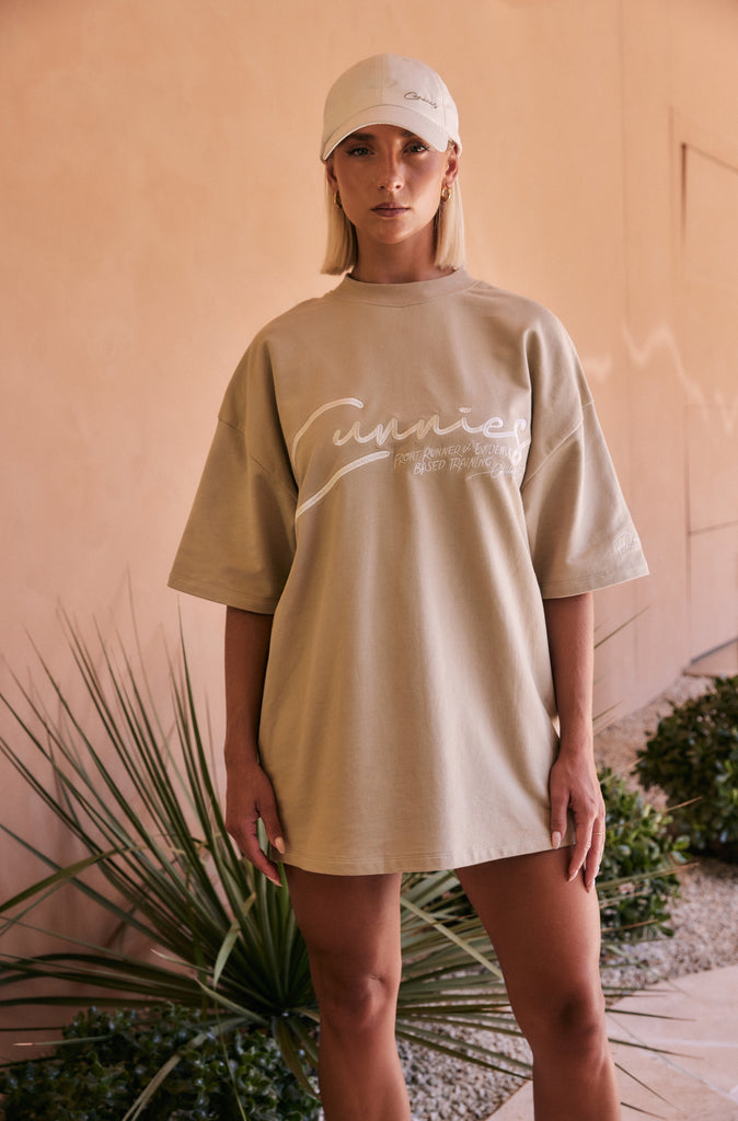 Cunnies Script Tee - Malt