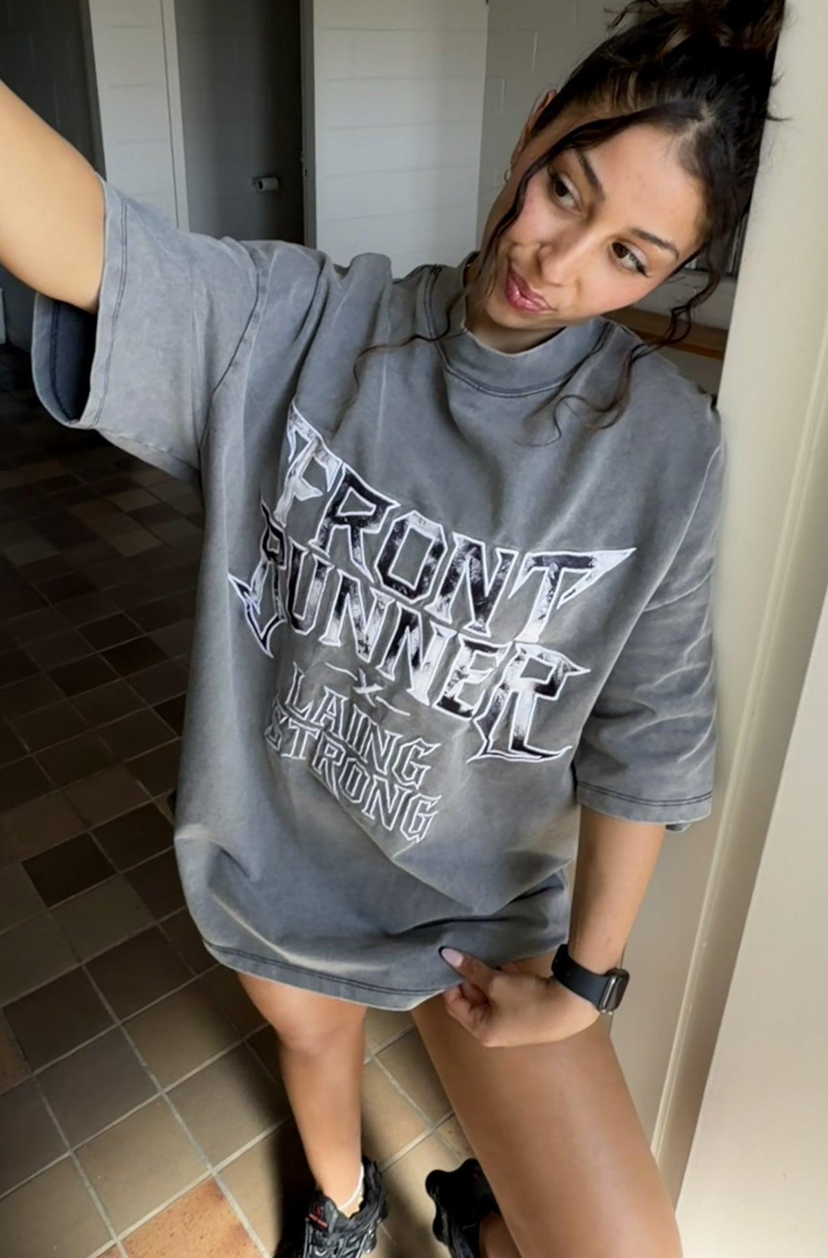 Lead The Charge Tee Concrete [women]