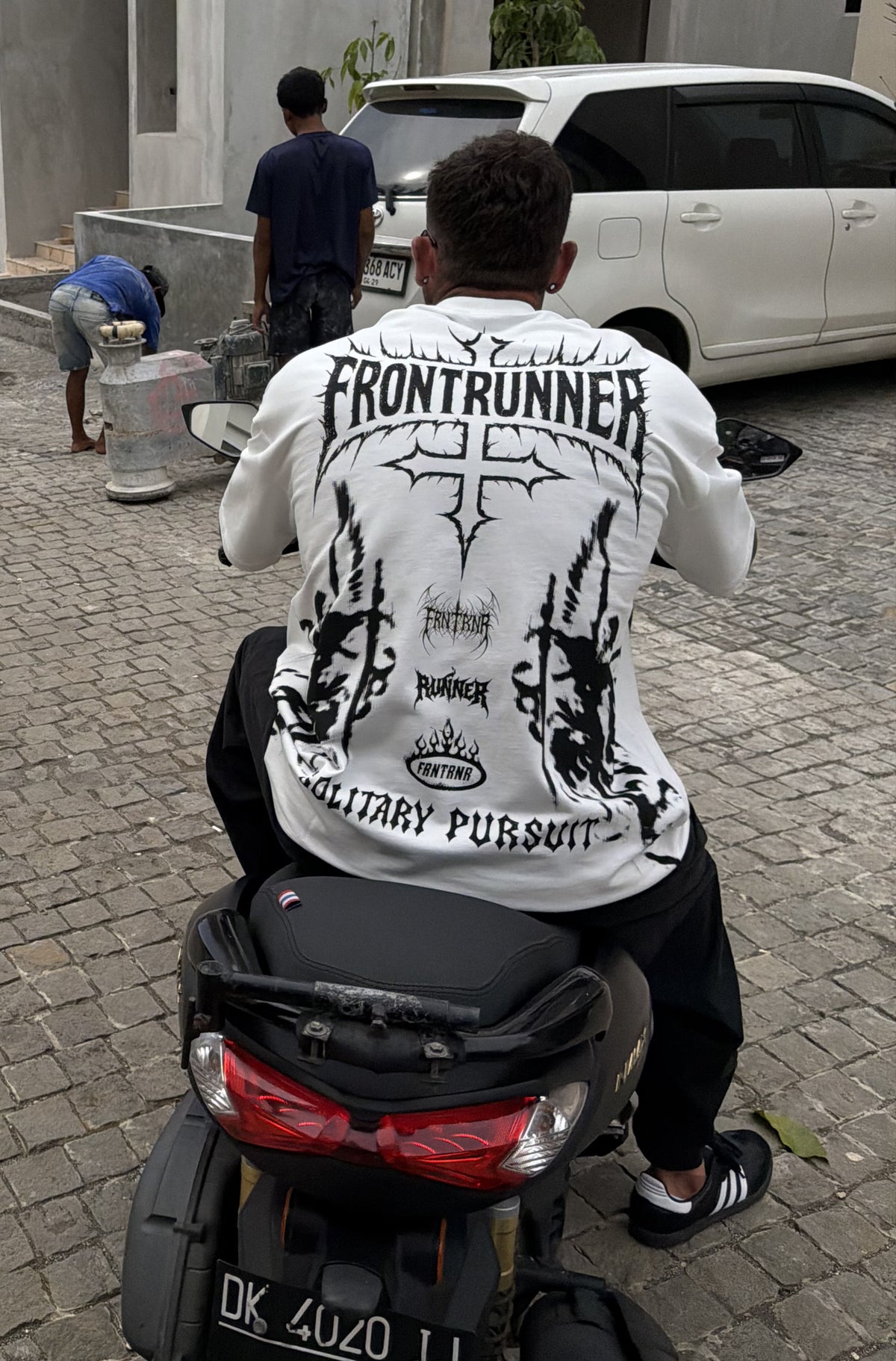 Solitary Pursuit Tee - White - Men