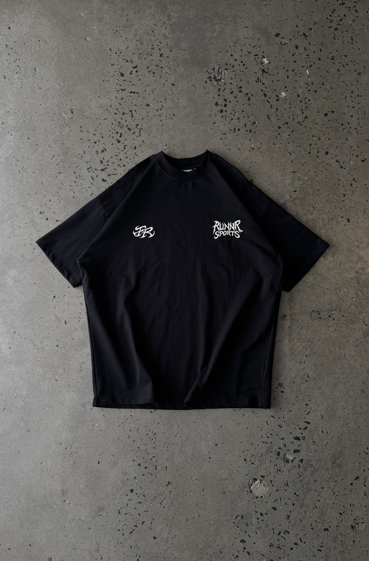 Run Riot Tee - Black Emerald