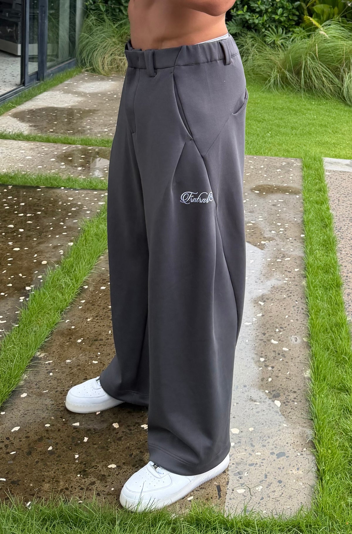 Insignia Barrel Leg Pant Charcoal