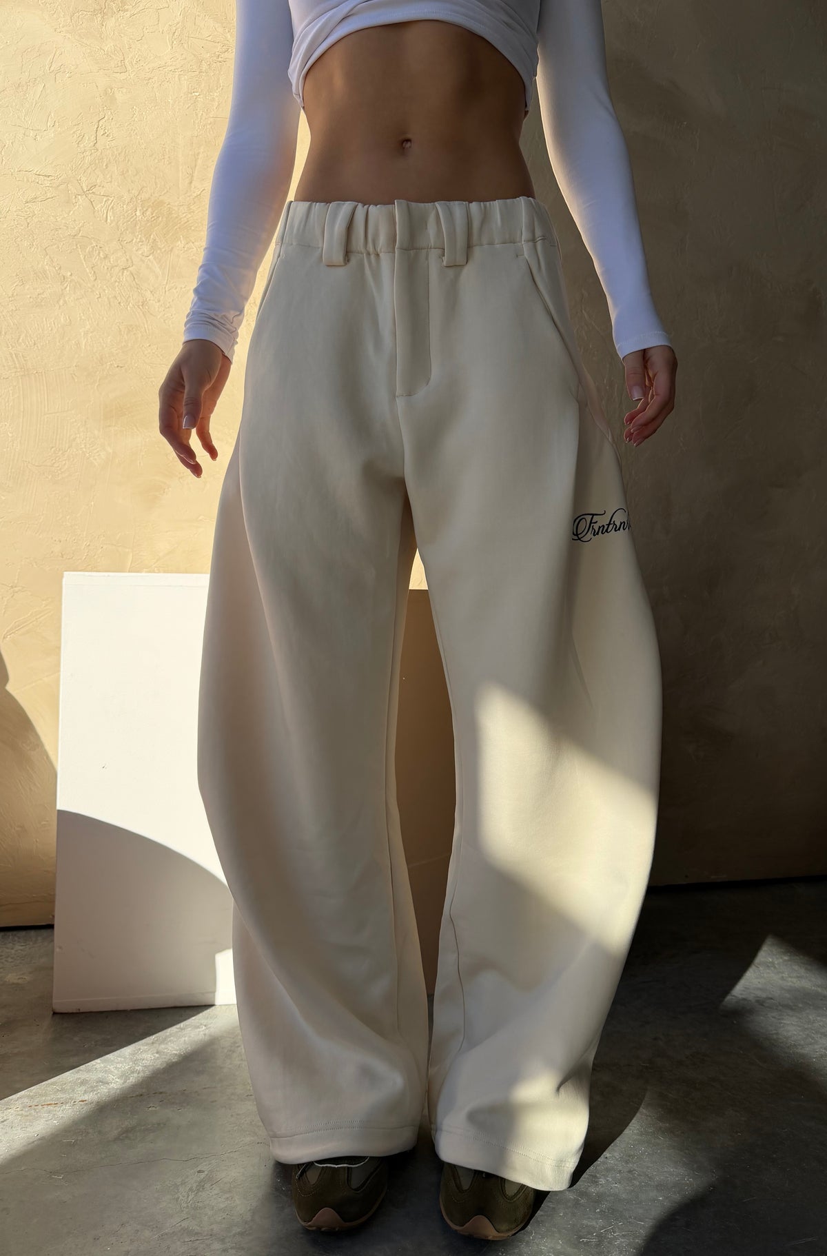 Insignia Barrel Leg Pant Vanilla [women]