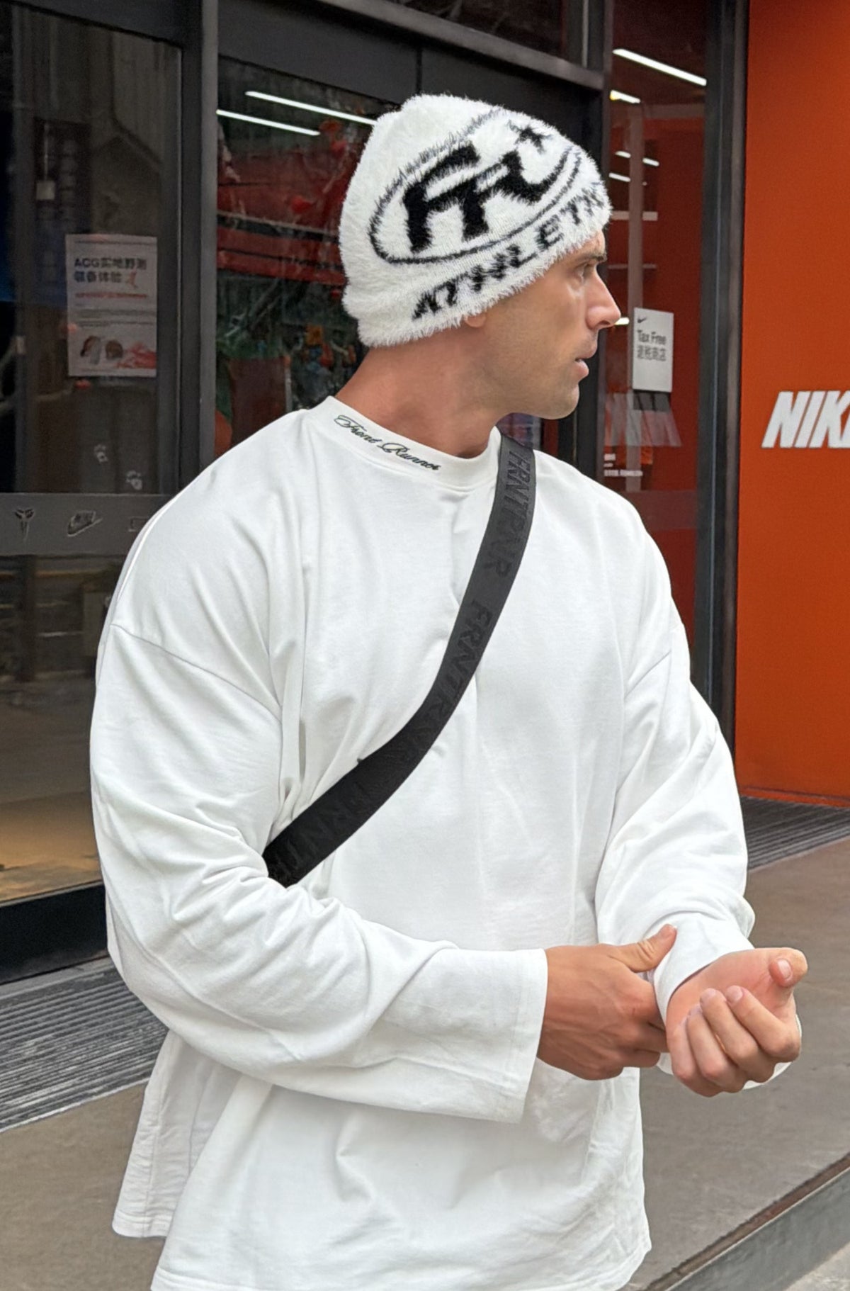 Resilience Fuzzy Skull Beanie White [men]
