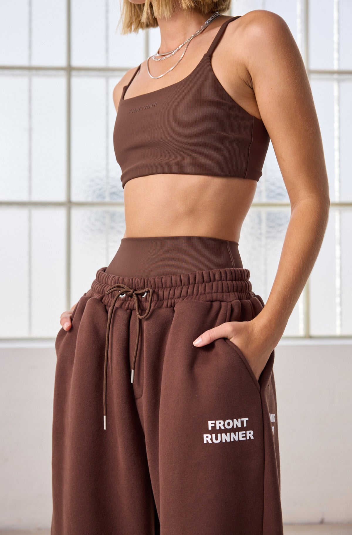 Running Dept. Barrel Leg Trackpant Chocolate [women]