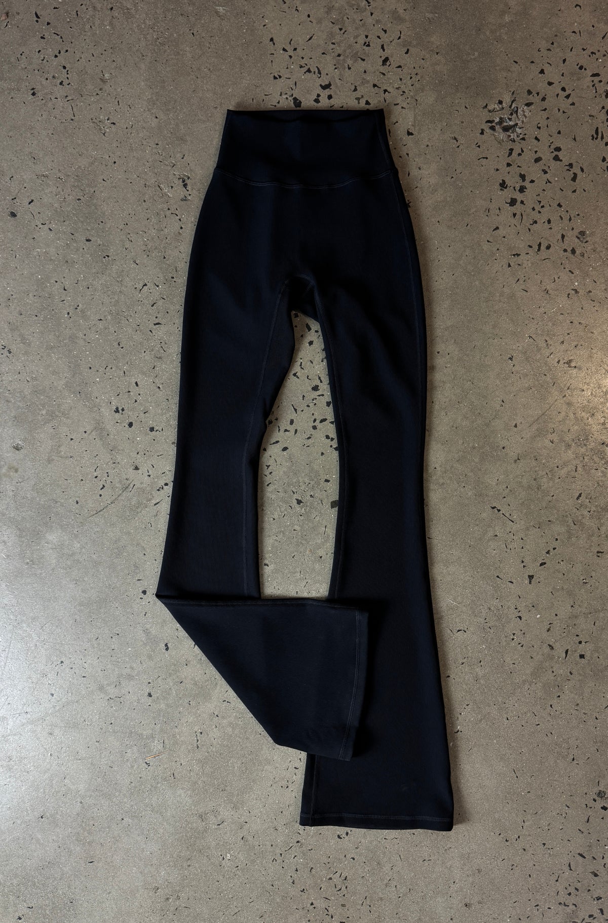 FRNTRNR Ribbed Flare - Black - Hover