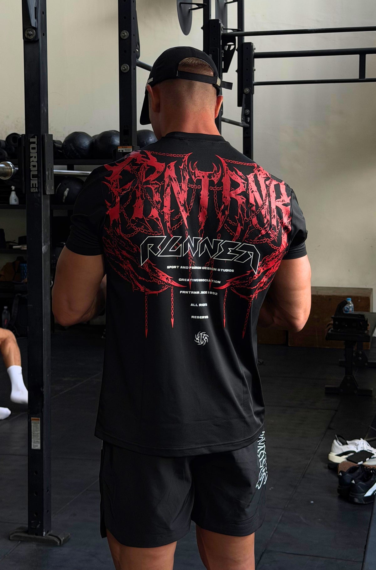Controlled Chaos Fitted Tee Black Scarlet [men]