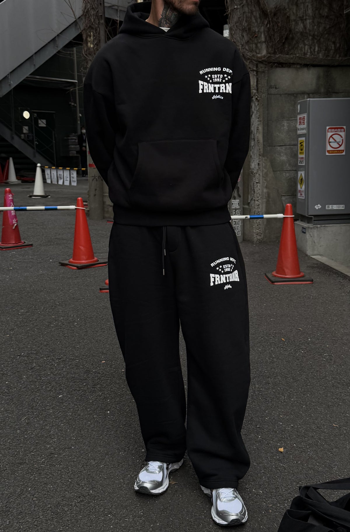 FRNTRNR ESTD Barrel Leg Track Pant Black [men]