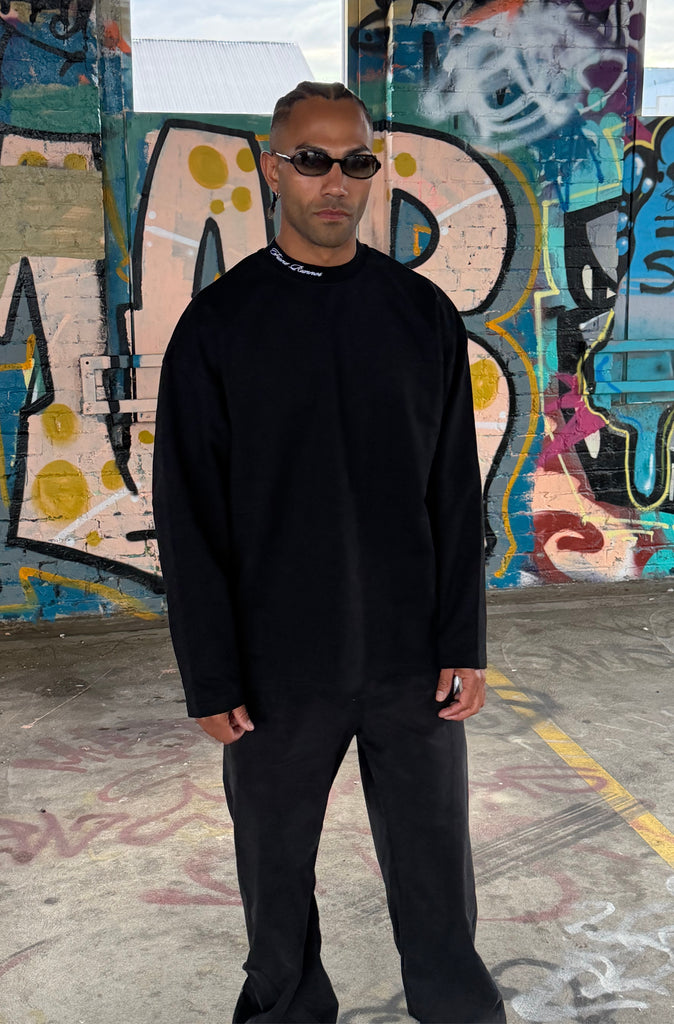Script L/S Tee Black