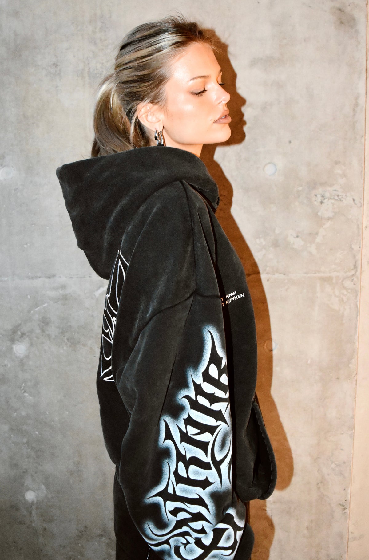Ashline Hoodie Washed Black [women]