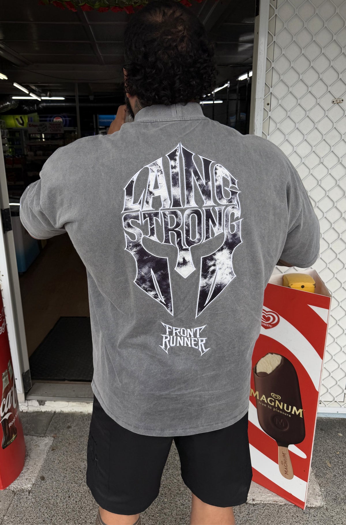 Lead The Charge Tee Concrete [men]
