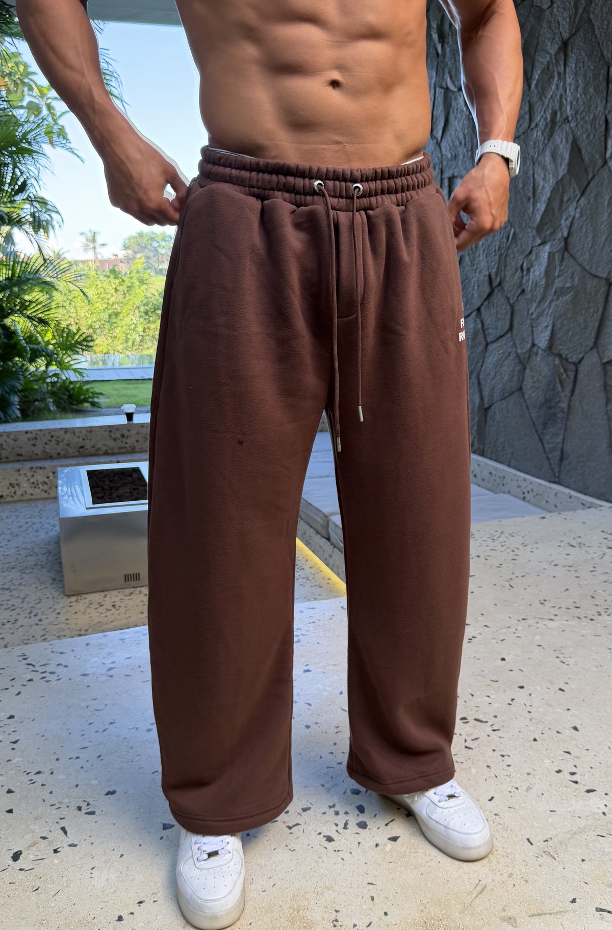Running Dept. Barrel Leg Trackpant Chocolate [men]