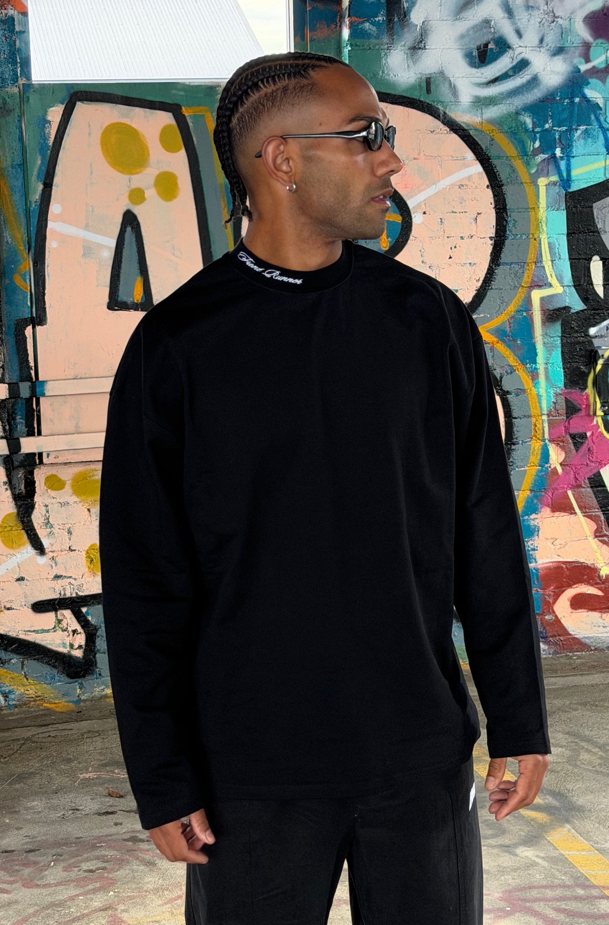 Script L/S Tee Black [men]