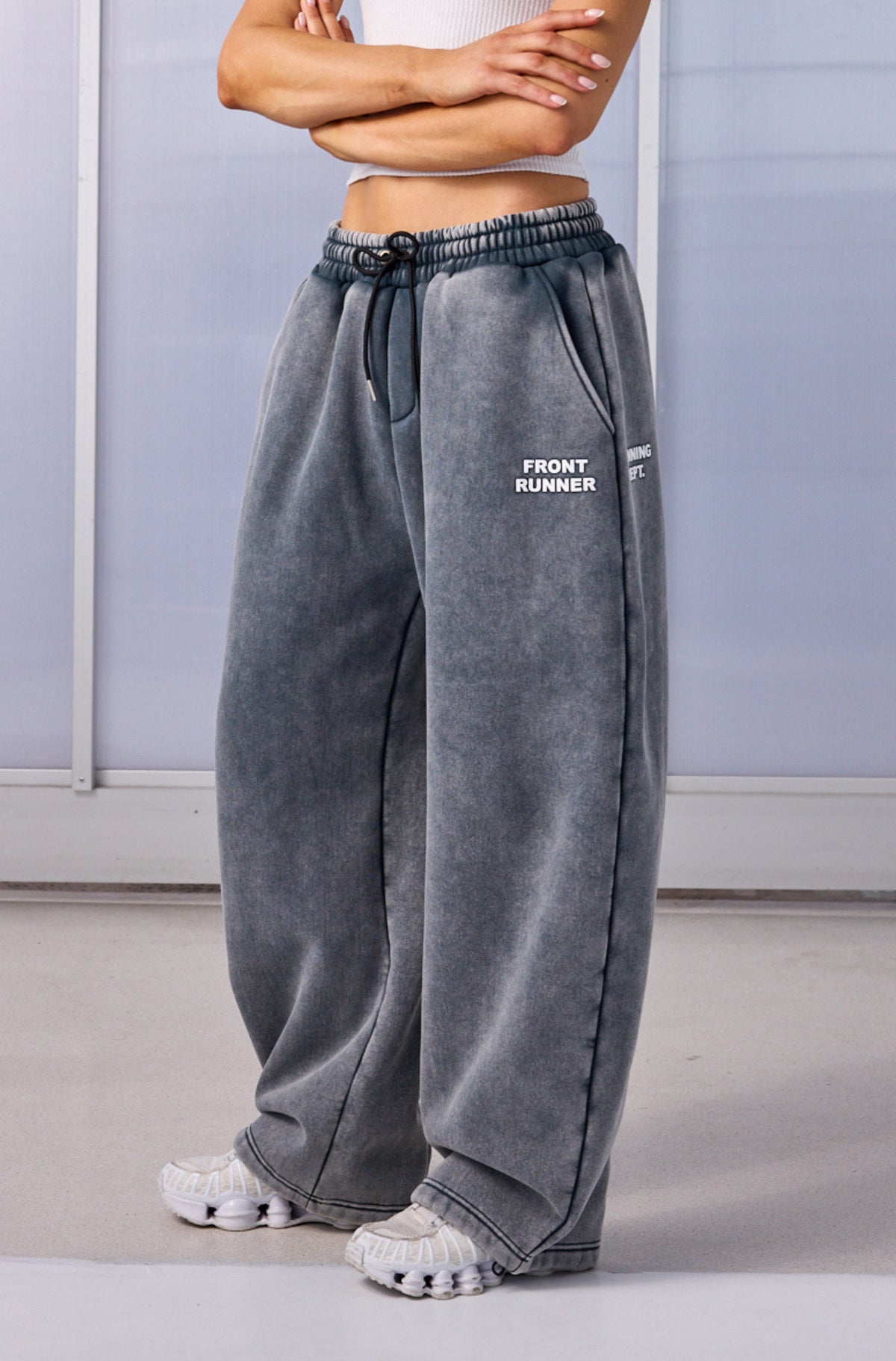 Running Dept. Barrel Leg Trackpant Concrete [women]