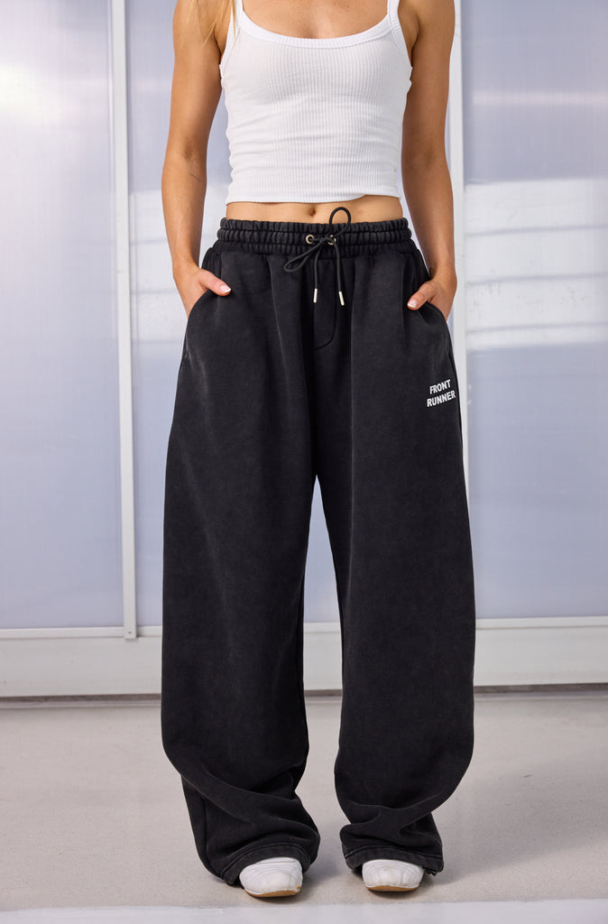Running Dept. Barrel Leg Trackpant Washed Black