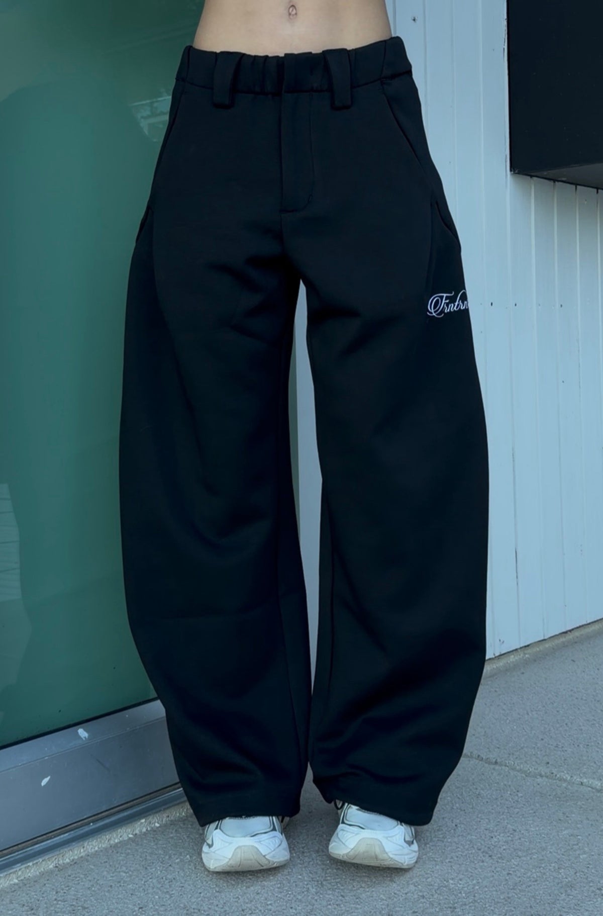 Insignia Barrel Leg Pant Black [women]