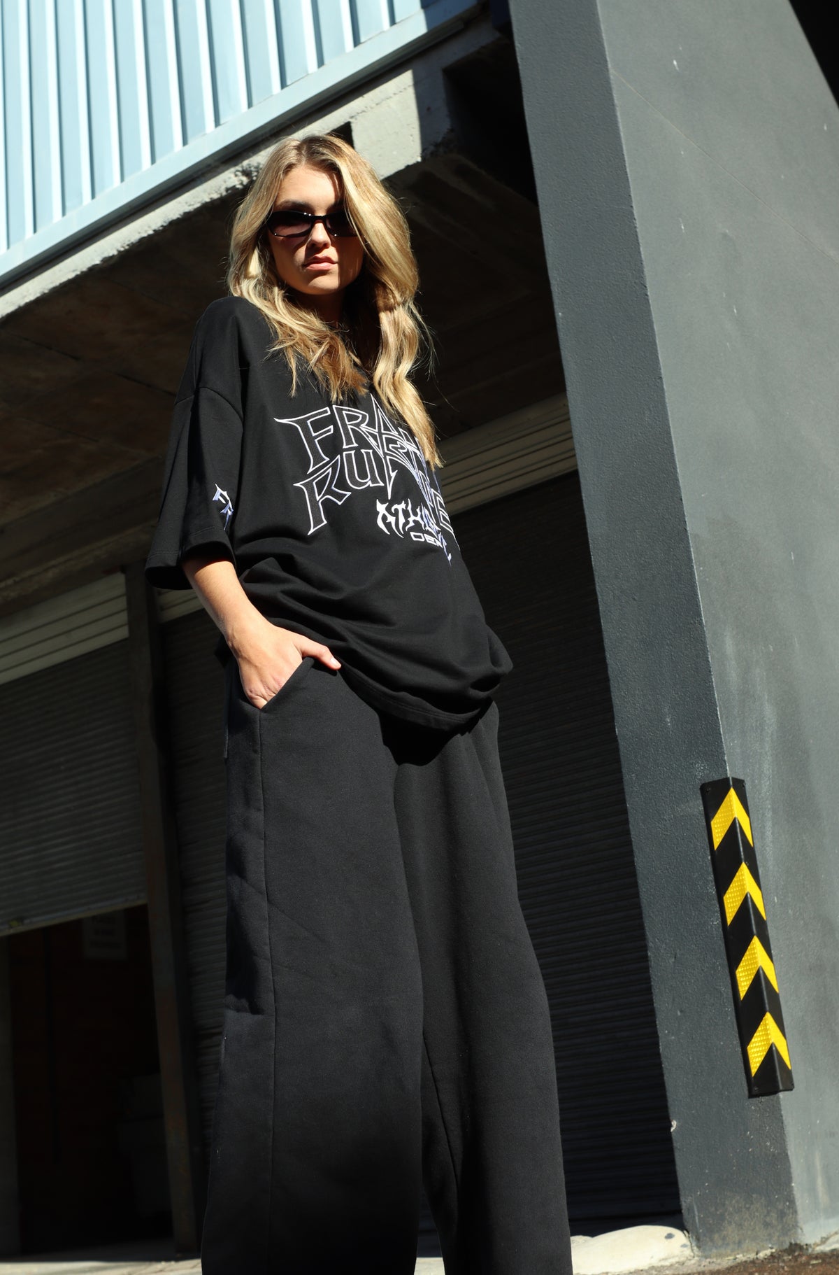 Heavy Medal Tee Black [women]