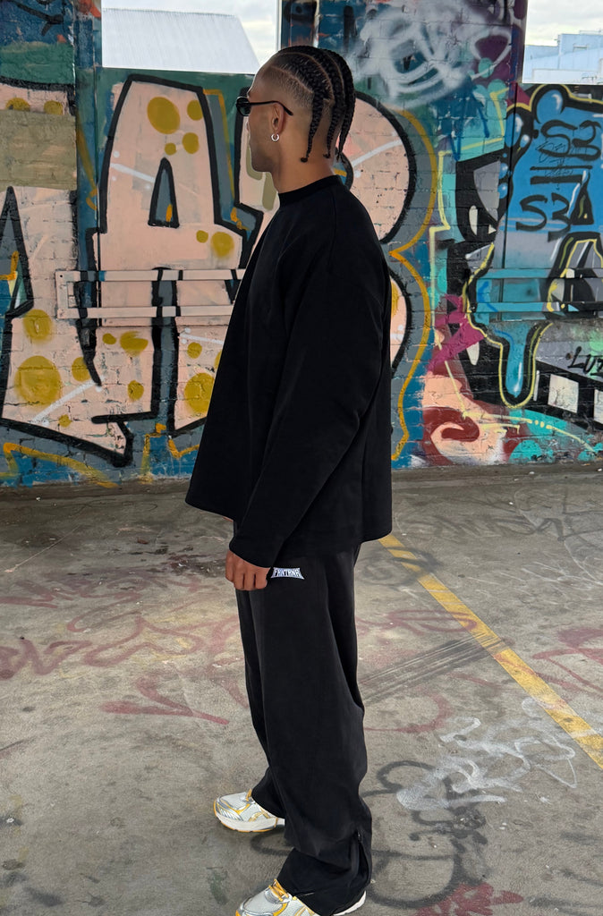 Script L/S Tee Black