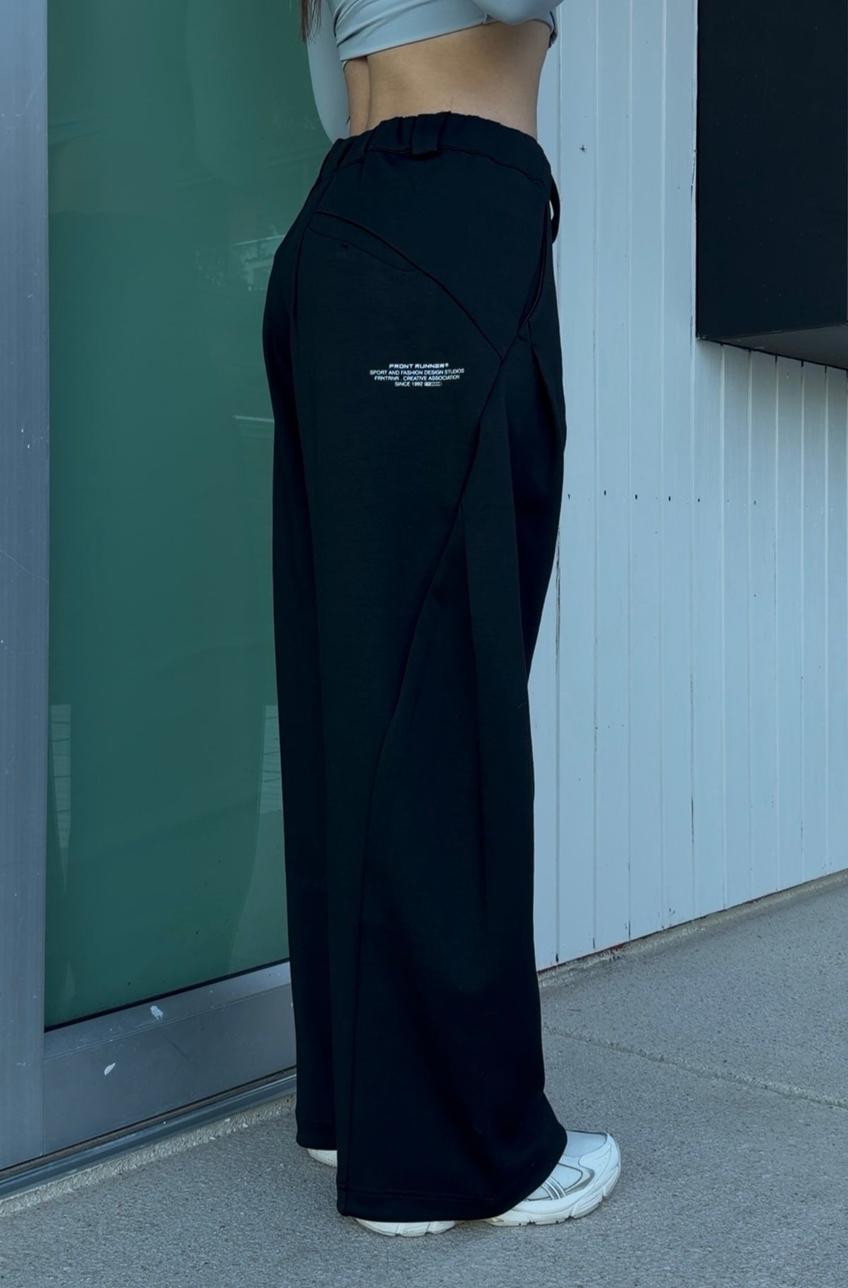 Insignia Barrel Leg Pant Black [women]