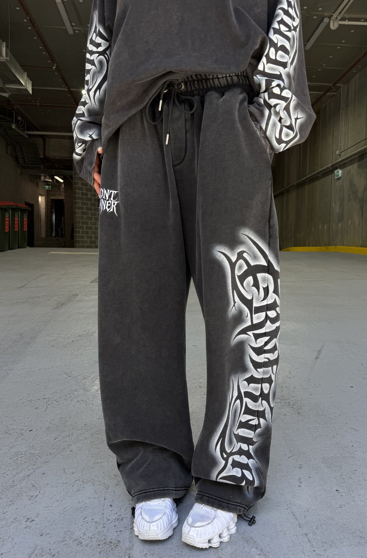 Ashline Barrel Leg Trackpant Washed Black [women]