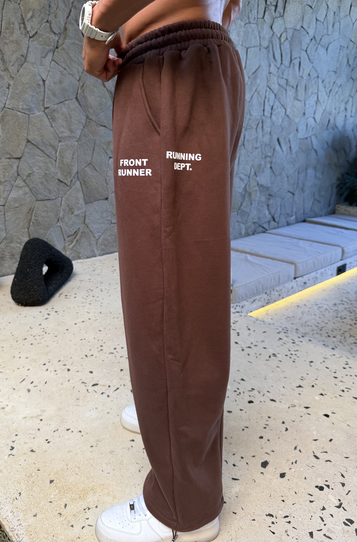 Running Dept. Barrel Leg Trackpant Chocolate [men]