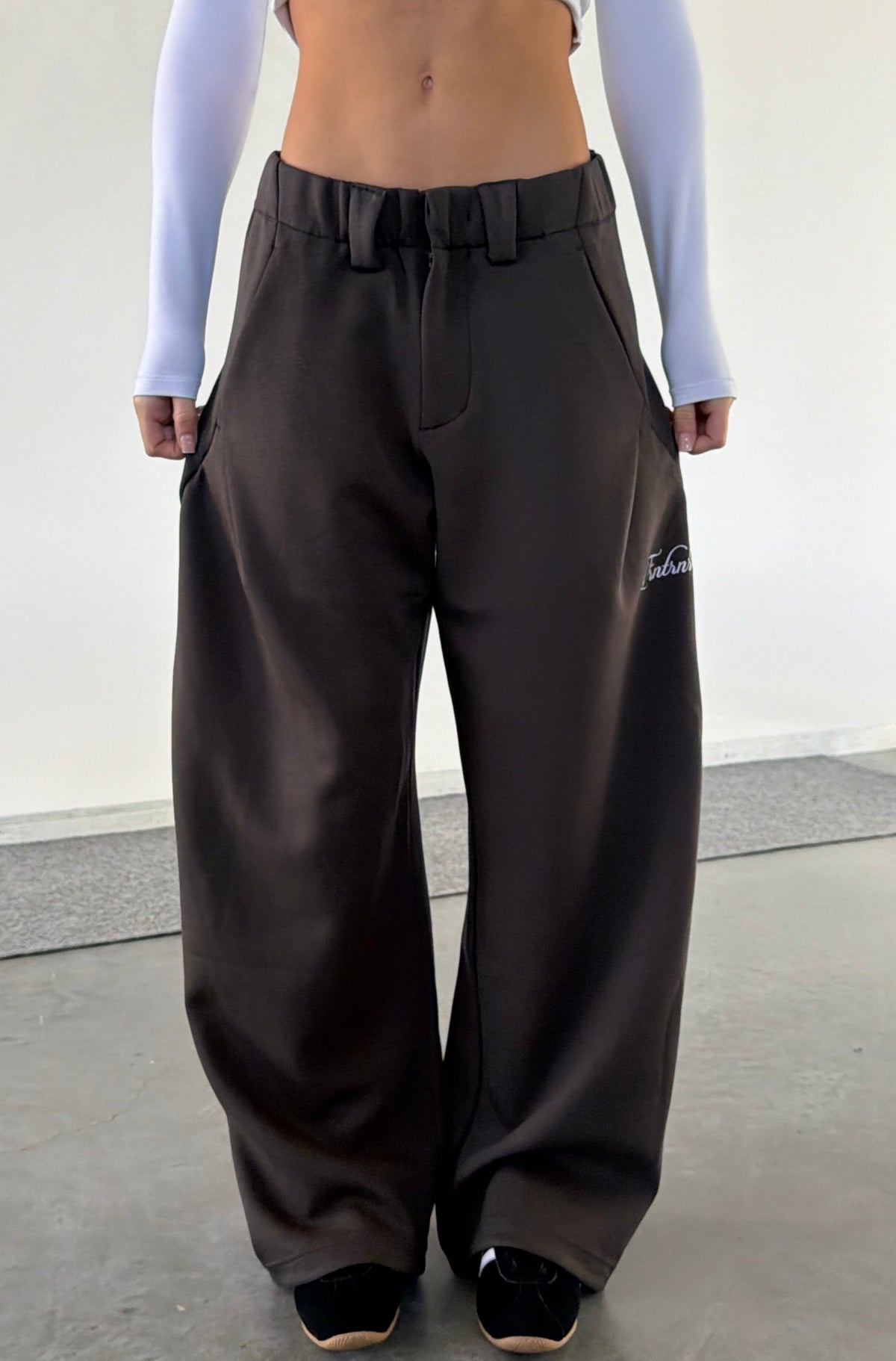 Insignia Barrel Leg Pant Charcoal [women]