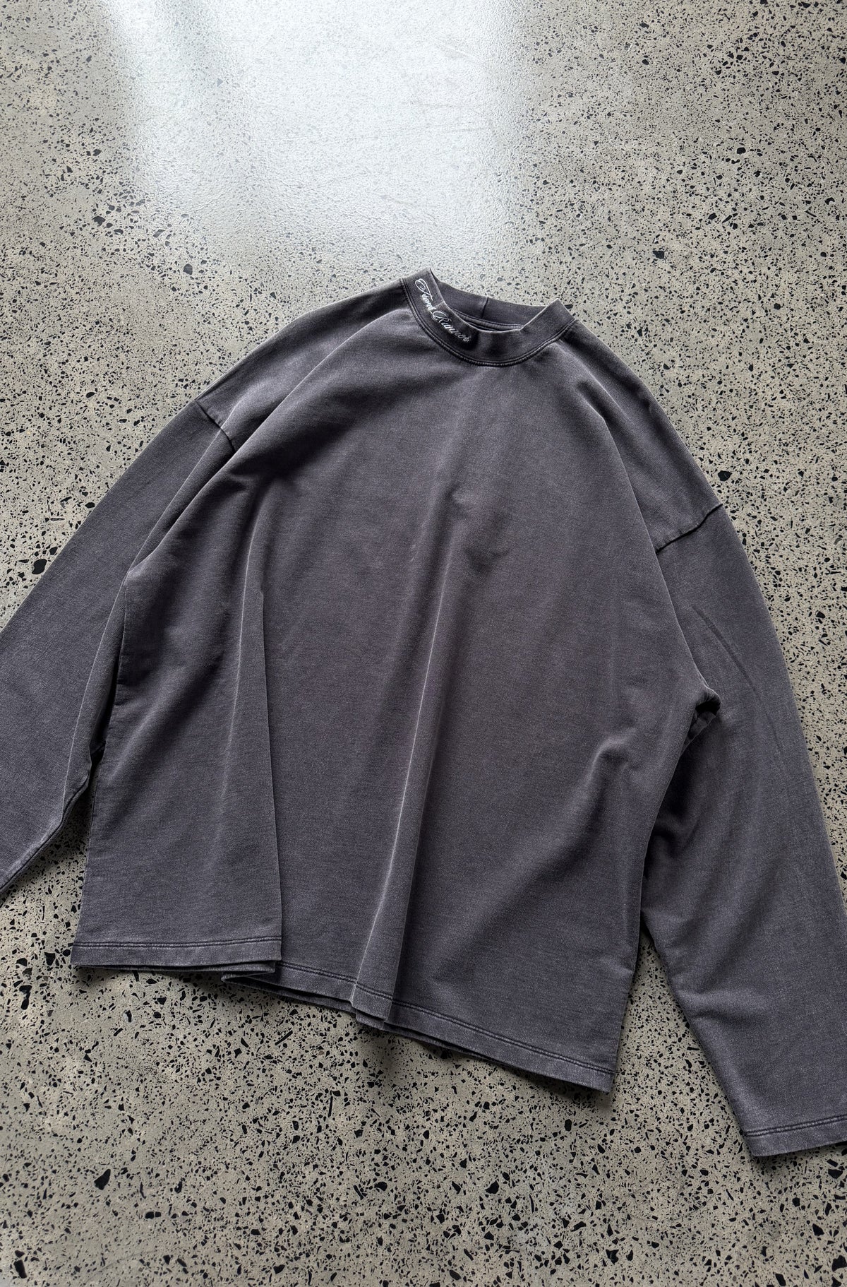 Script L/S Tee Washed Charcoal 