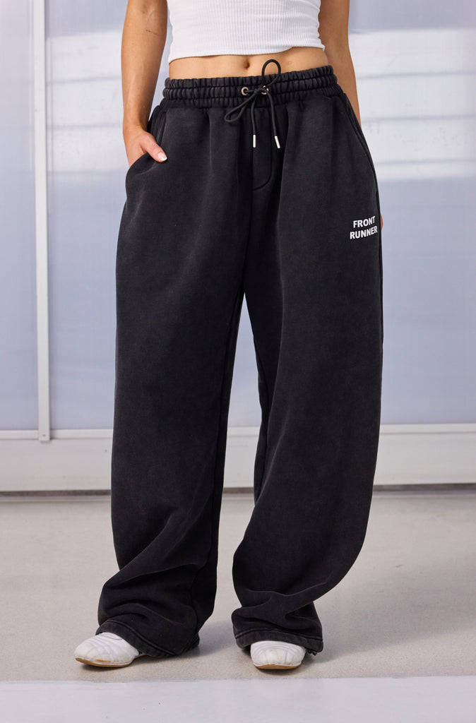 Running Dept. Barrel Leg Trackpant Washed Black
