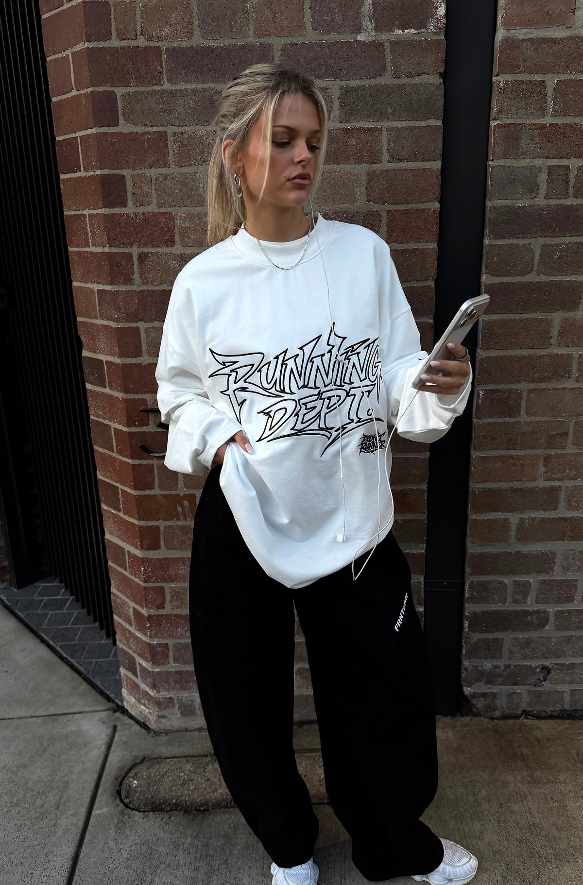 Streets Running Dept. Tee Vanilla [women]