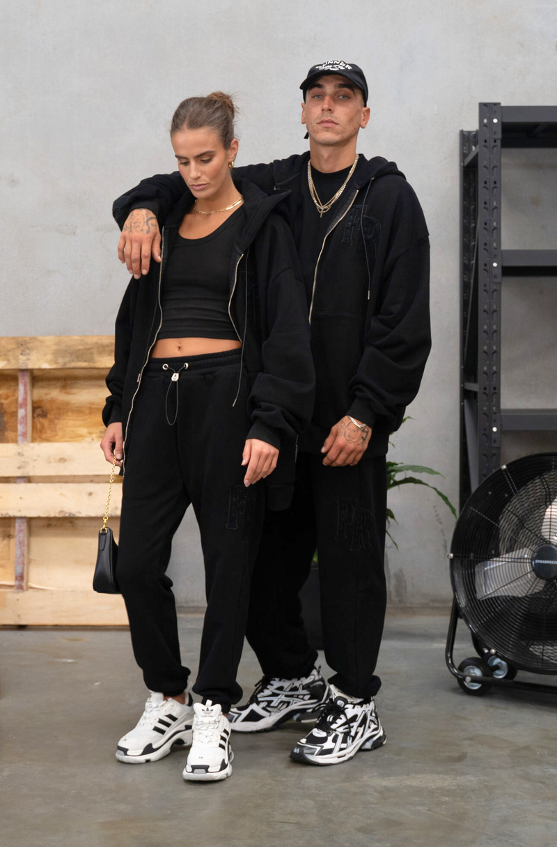 Season Zipped Hood - Black