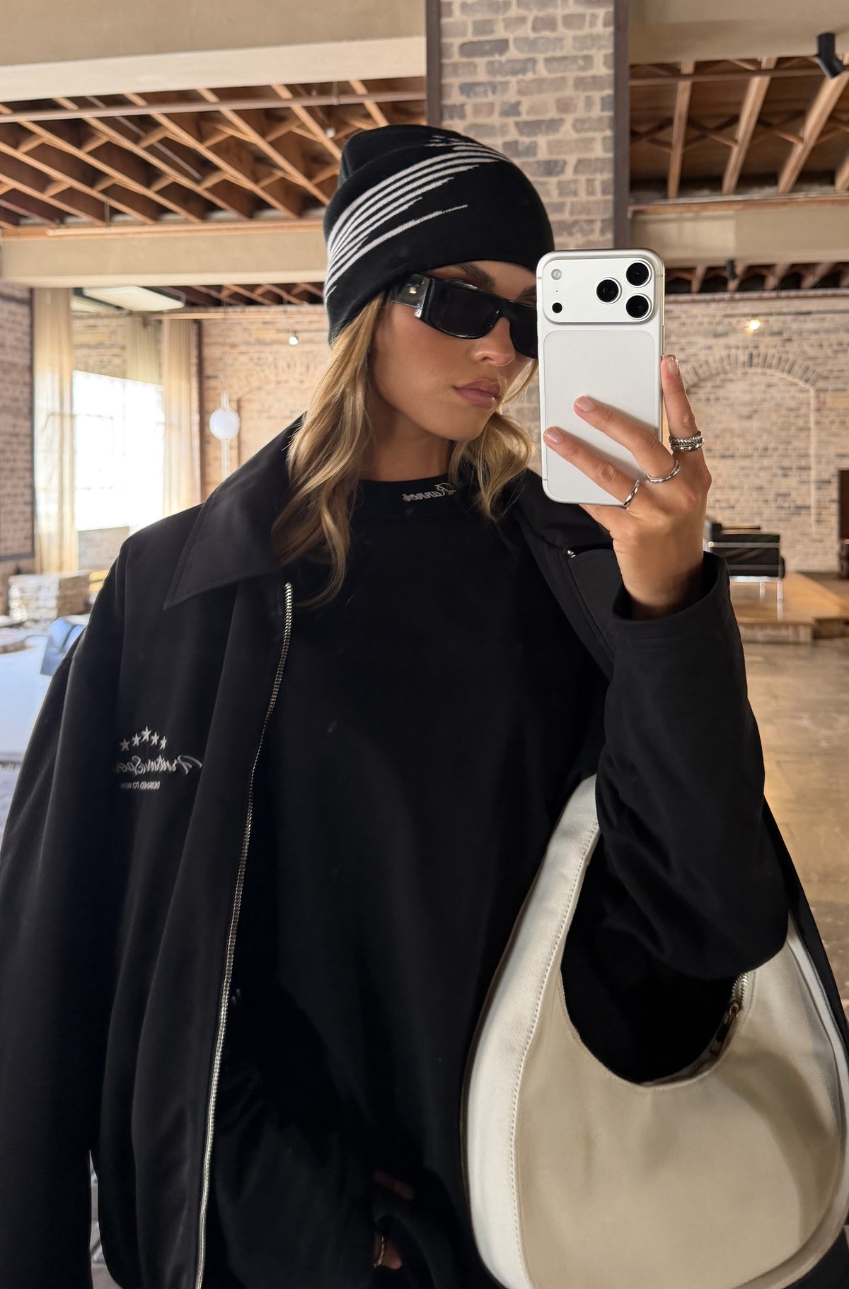 Road Runner Skull Beanie Black [women]